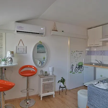 Artemia Apartment *