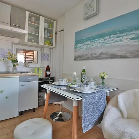Apartment Artemia *