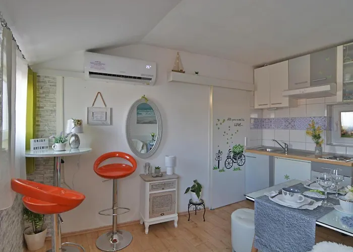 Artemia Apartment *